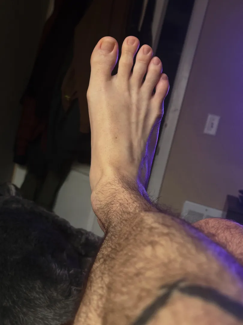 into muscular jock feet? posted by backwoodsbro_