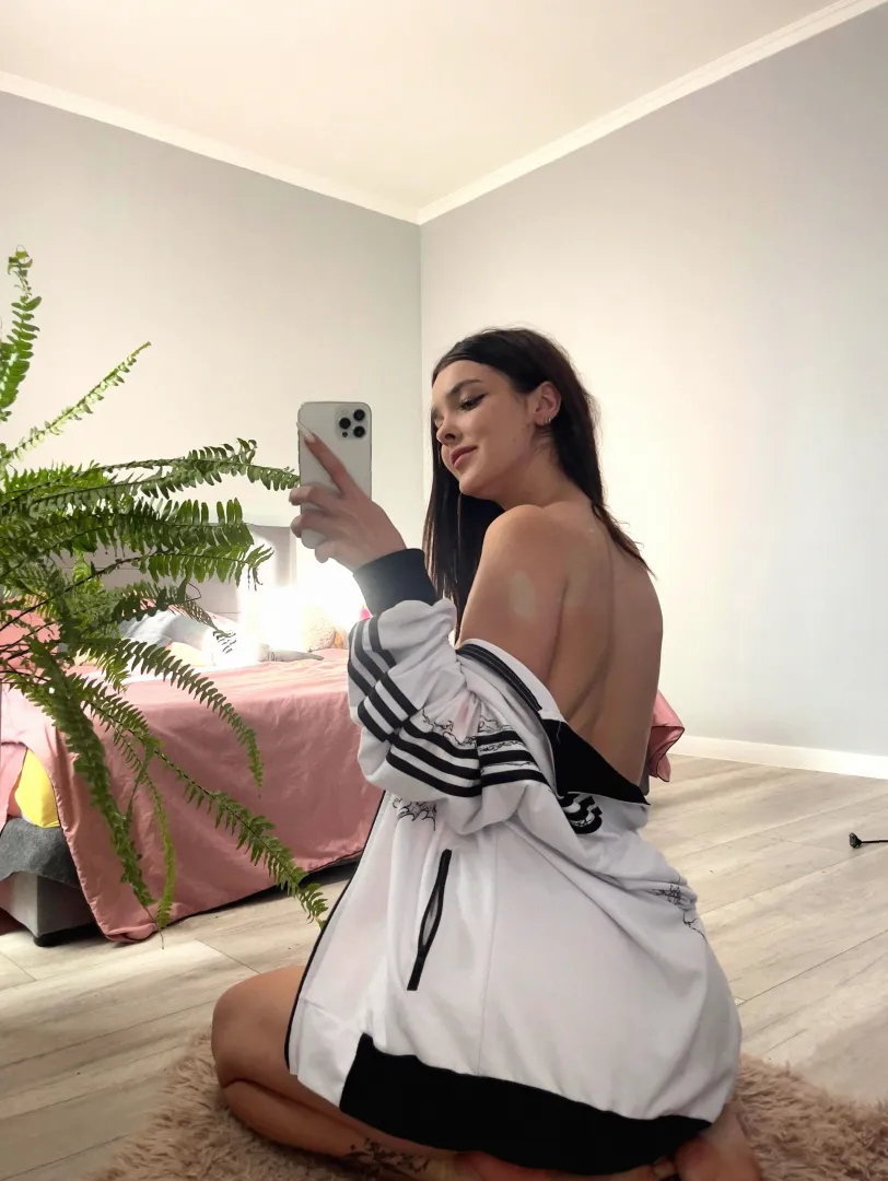 IRTR Seeking casual yet regular hookup with an older guy 18F posted by puffpuffme