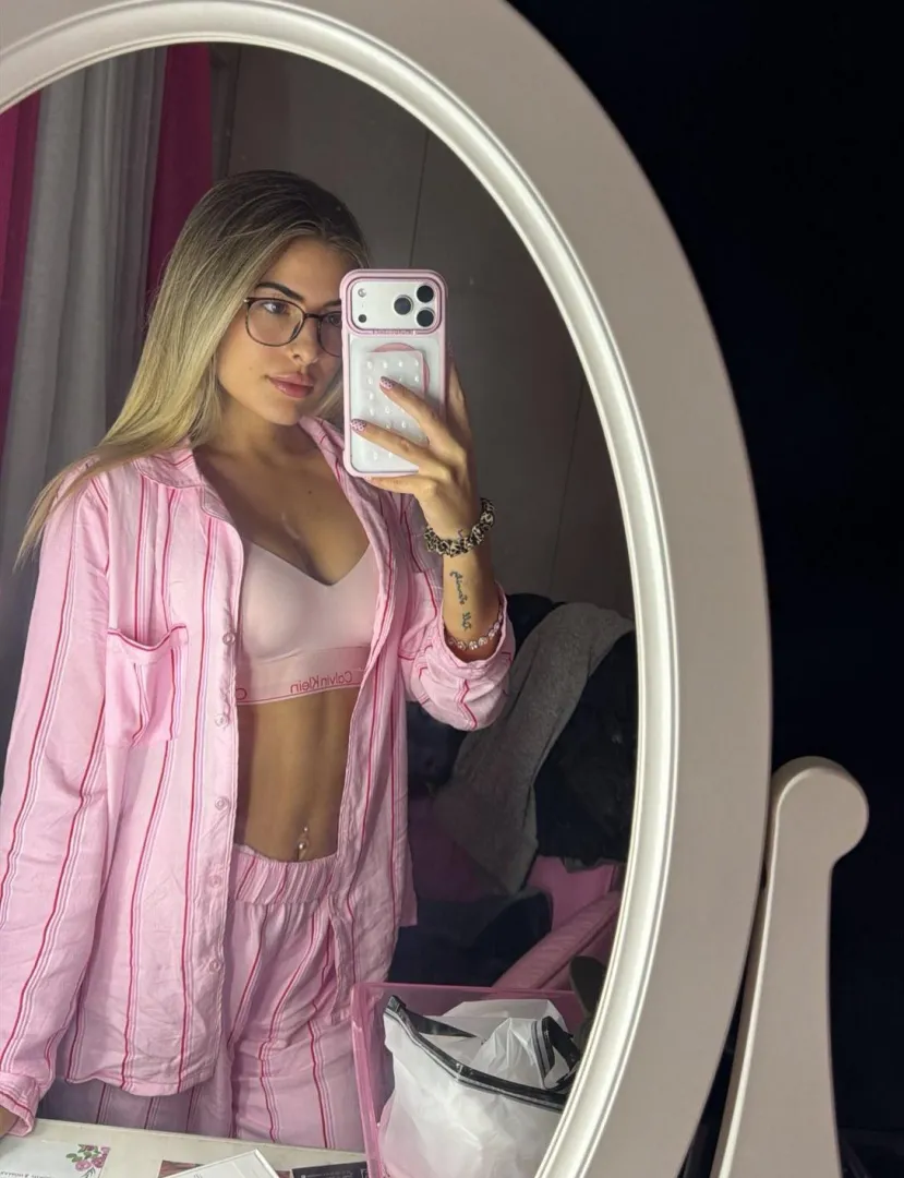 Is anyones awake? I've got fire to buen and pleasure to give... But only for someone Who knows how tl keep up without a Word  posted by Goddess_Barbiie