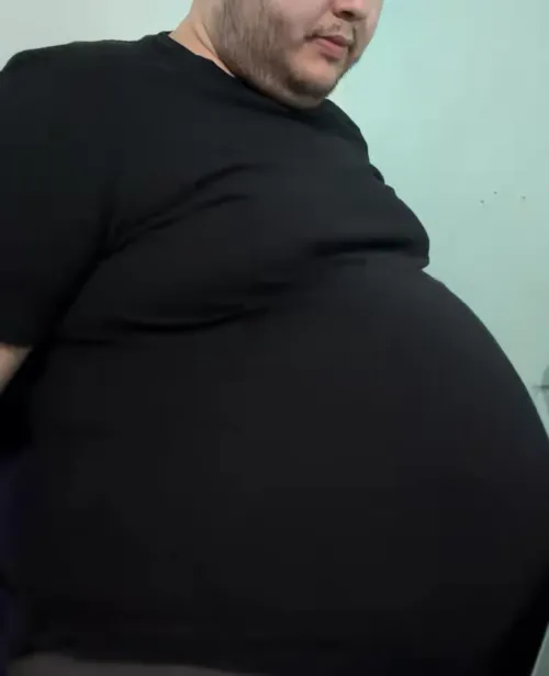 Is black supposed to make you look less fat? by Michimichifeede7