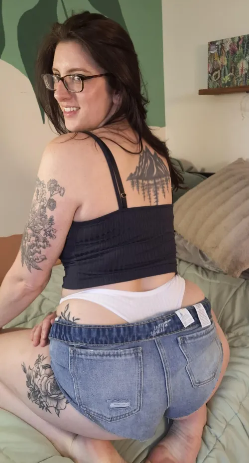 is it tempting you to pull up and give me a wedgie? by Meliciousbean