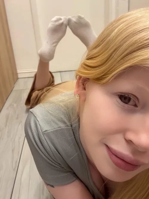 Is this a good position to show off my ankle socks by KissTheSunrise