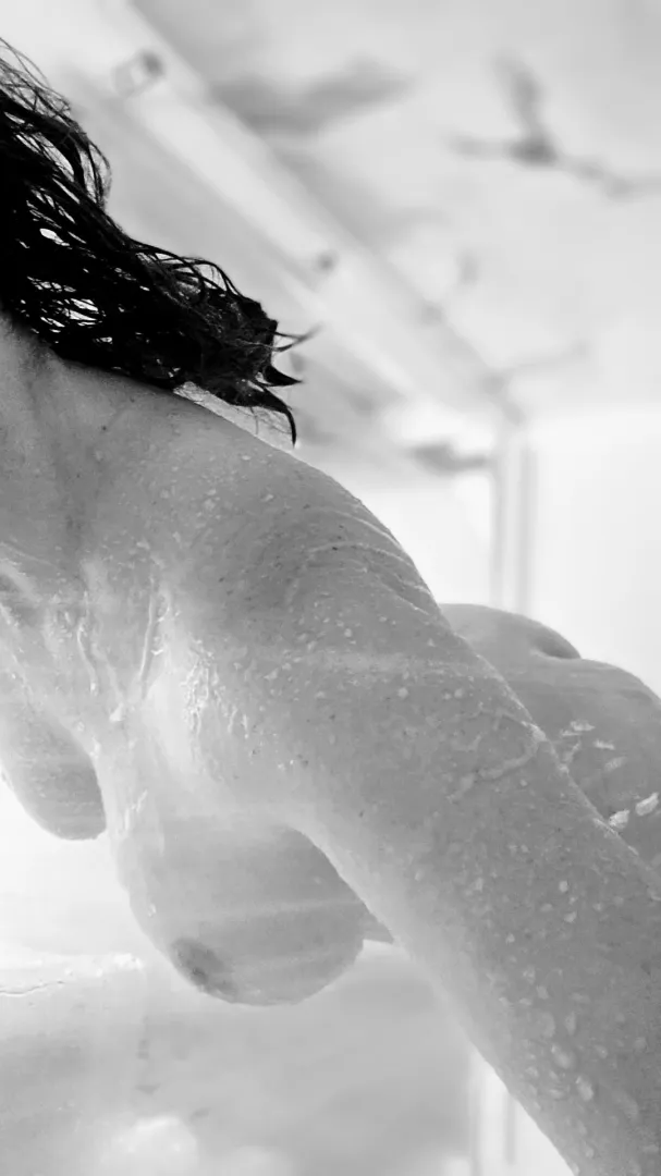 Is Wet Wednesday a thing?!  Need another sexy girl in here to splash around with! posted by kittenrx3_0820