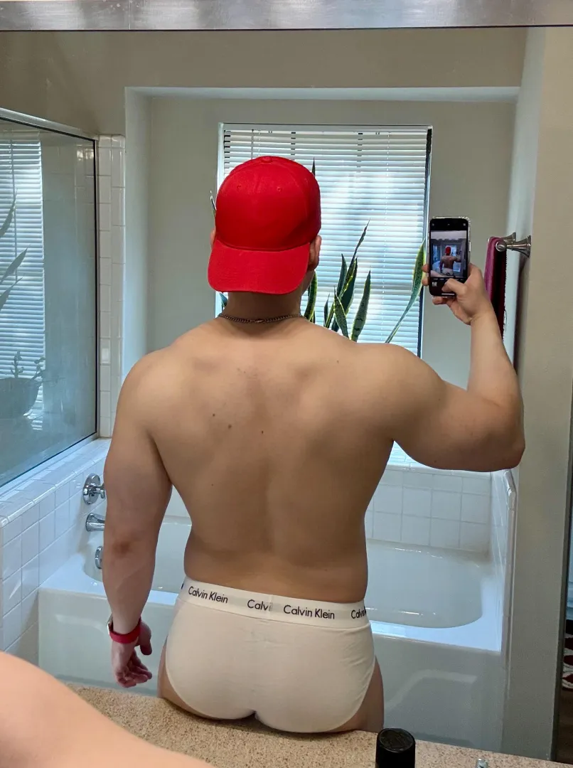 It fits my cake well  posted by Baker_in_disguise