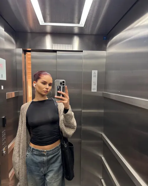 It looks good in jeans :3 by dawnpebbless