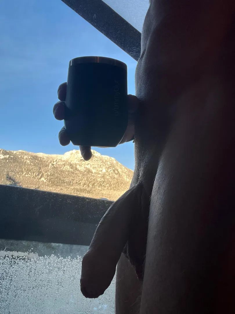 It’s a Frosty Friday here, glad I’m on the warm side of the glass… posted by timmyblur