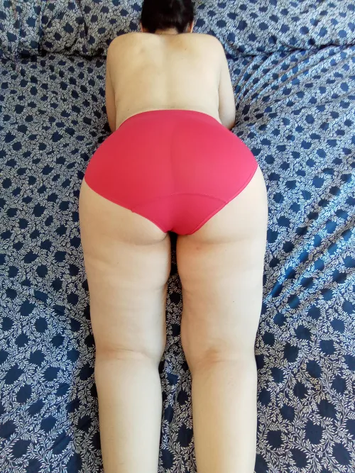 It’s a scientific fact that hot guys love granny panties by Karemamateur2025