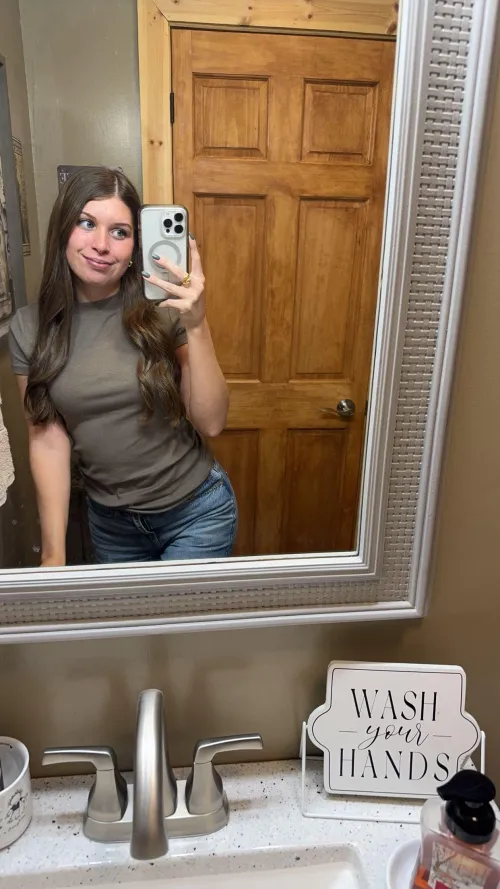 It’s almost humpday  [F] by Alliexo1