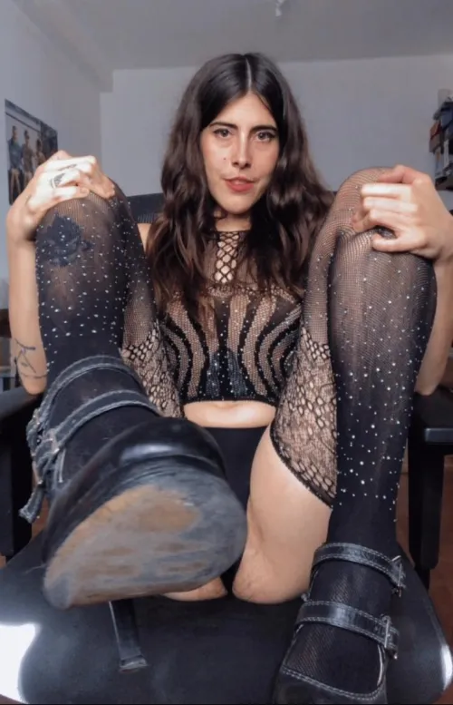 its exciting i must confess, looking at you so weak, begging me to use u, i don't even know if im interested lol. convince me you are worth with a big send. by Southern-Deal5821