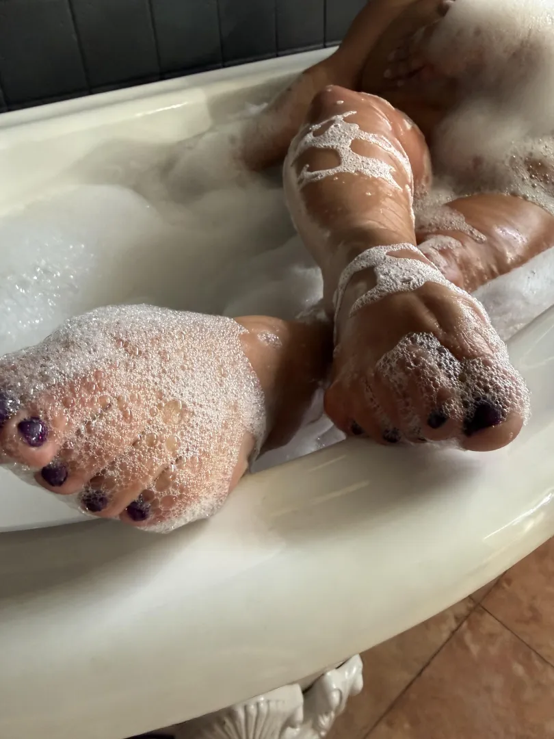 It’s pedi day! [gfe][selling] posted by RavenBelle4