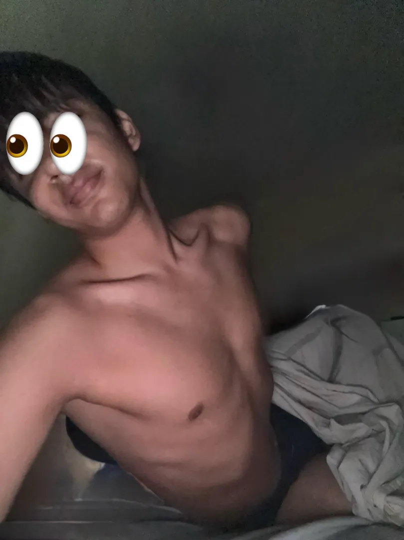 It’s sad that I don’t have an older man to hold my waist from behind, and another one to rub my nipples from the front. (18) posted by jjk566