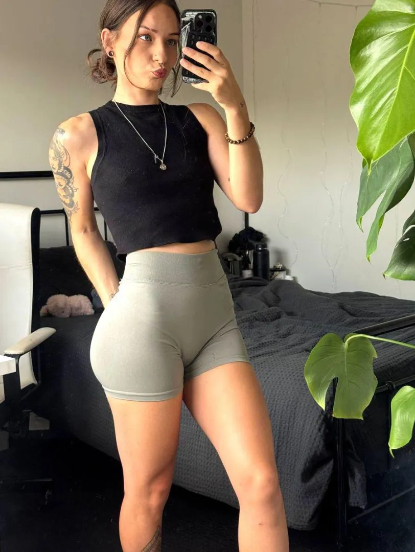 It’s shorts season posted by Bunnyappleh