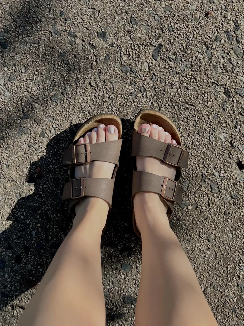 It’s so sunny today, I love feeling how sticky and moist my soles get in my birks ☀️ posted by DakotaLillith666