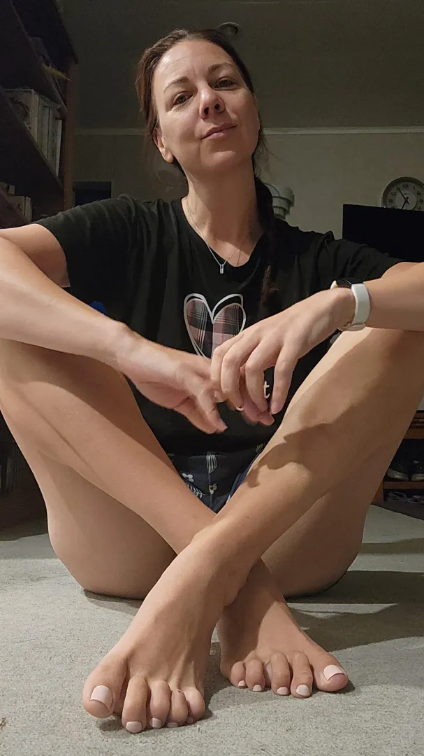 It's super early (that's morning time for me in the background), but I want to start the day with a RT/debt game.. DM me if you're up for it. posted by Naive_Battle_8605