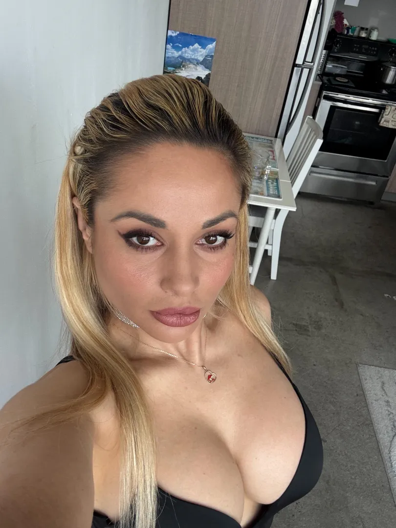 It’s the eye contact for me. posted by Prestigious-Bite-458