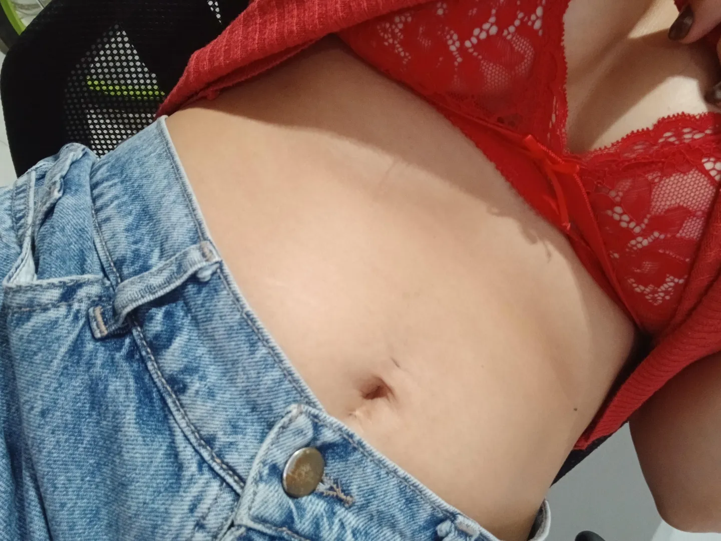 It's very noticeable that you want me to touch your belly button. posted by geryl04