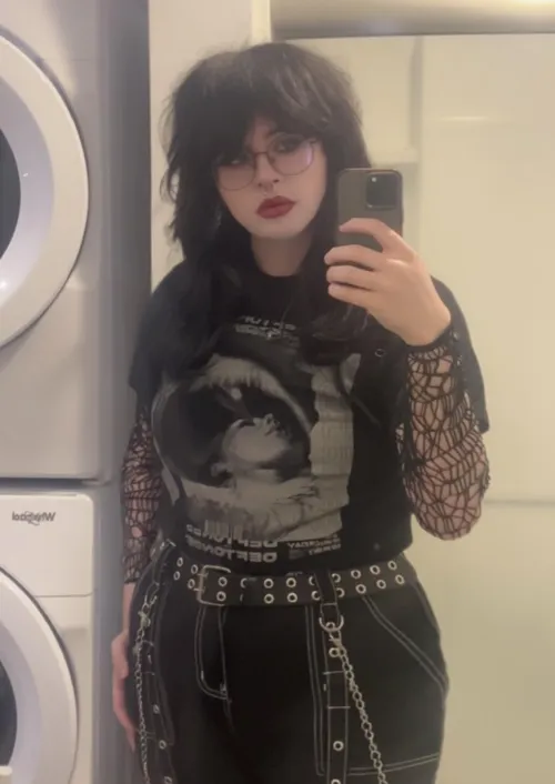 i've been getting so much bigger! anyone like fat emo girls? by gothicexplosion