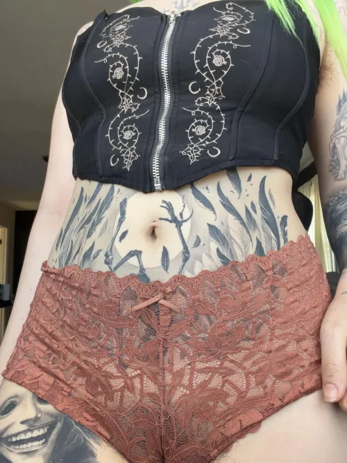 I’ve been told my navel is sexy when I wear crop tops. What do you think by justsmokeandsleep