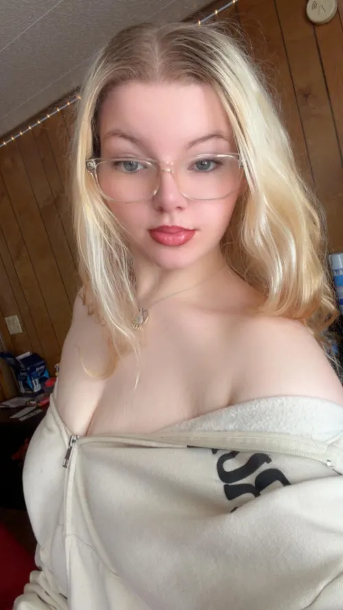 I’ve been waiting for you to notice me  by theprettiestJ