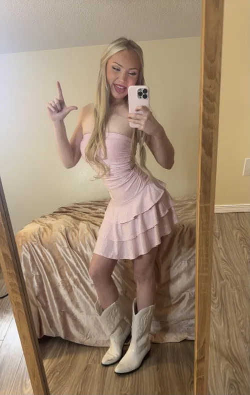 I’ve never worked a day in my life and I made 6 figures in 2026 already. Meanwhile you’re grinding for every paycheck just to send it to a spoiled college brat. Men are so embarrassingly easy  by goddesssophie111