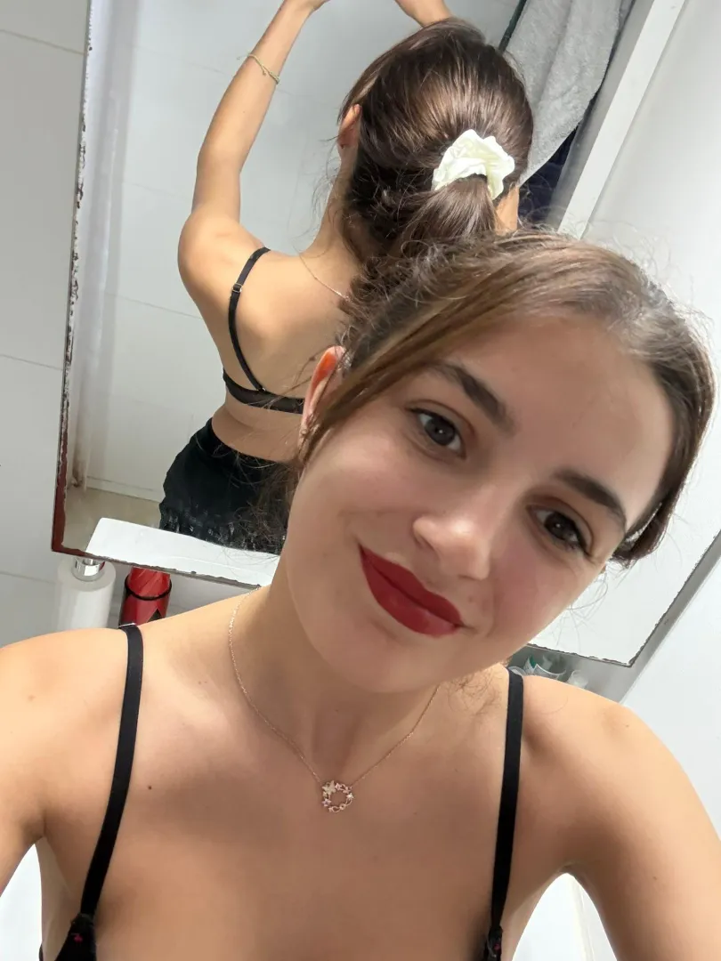 je baisse la caméra ?  posted by Educational-Fly-305