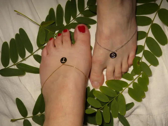 Je suis de retour hihihi  by Suzanne_Tamara4feet