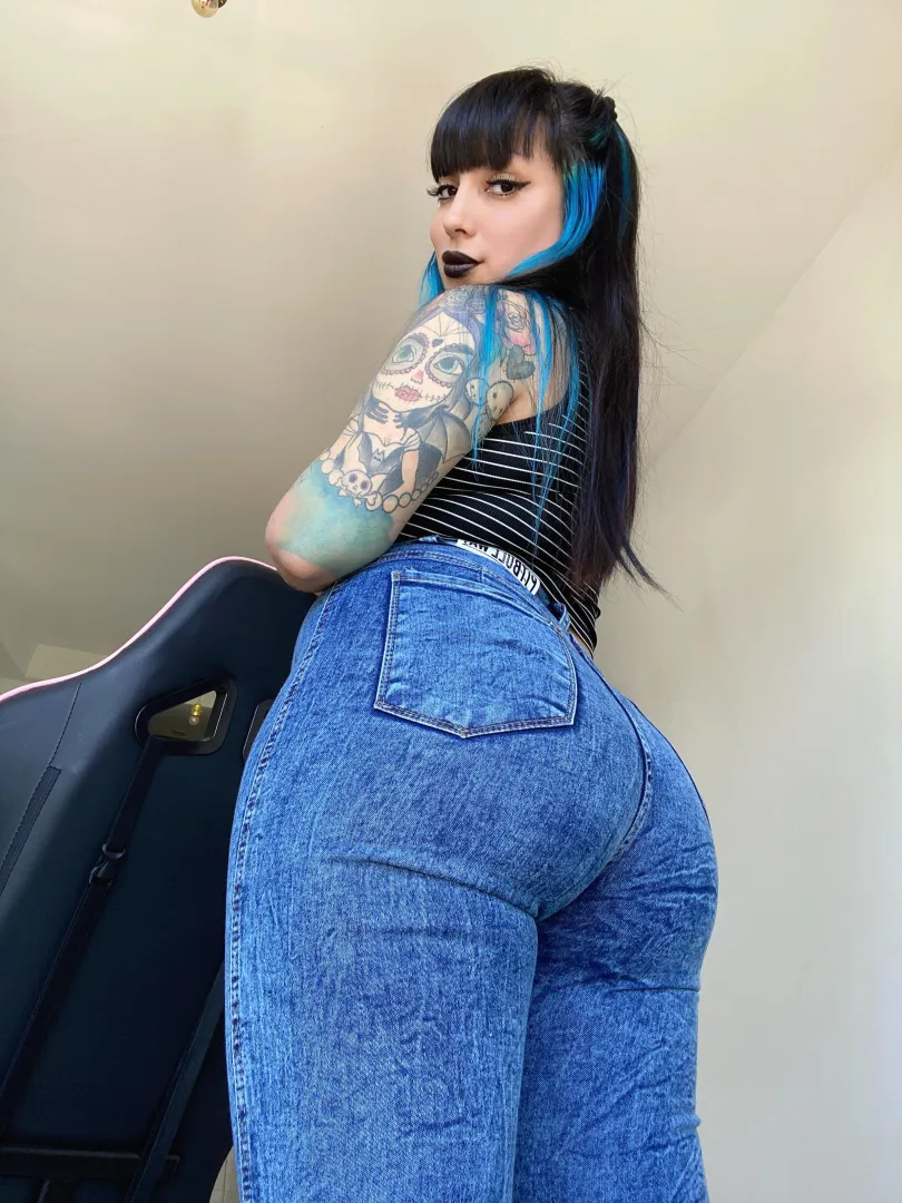 Jeans on, confidence up posted by BriannaPink