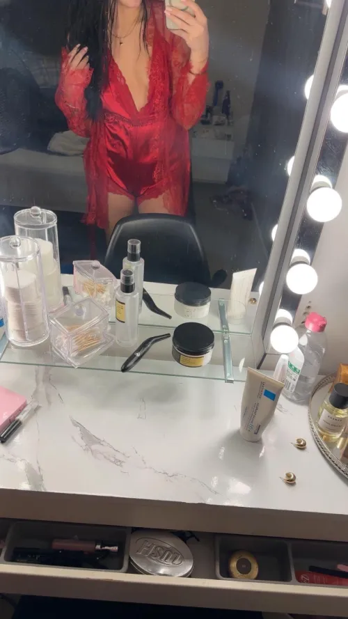 Jeg kler av meg for de første 108 som trykker på pilen ❤️ by lillatjejen06