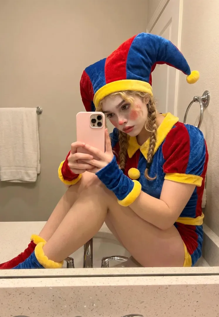Jester looking for someone to entertain posted by BabySlay_xx
