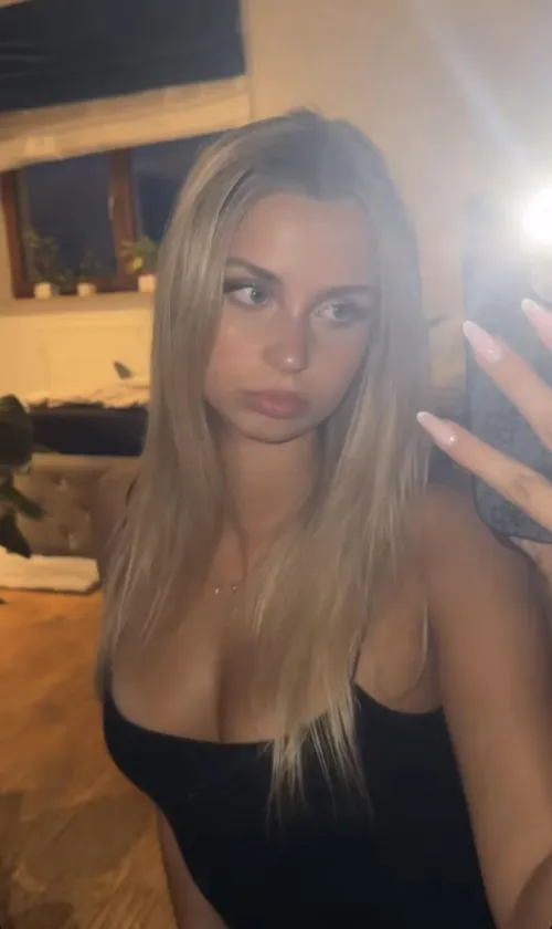 jeśli ją znasz chętnie ją odegram dla ciebie chętnych zapraszam pv (mam jej zdjęcia i fabuła pod nią) by DifferentShift4766