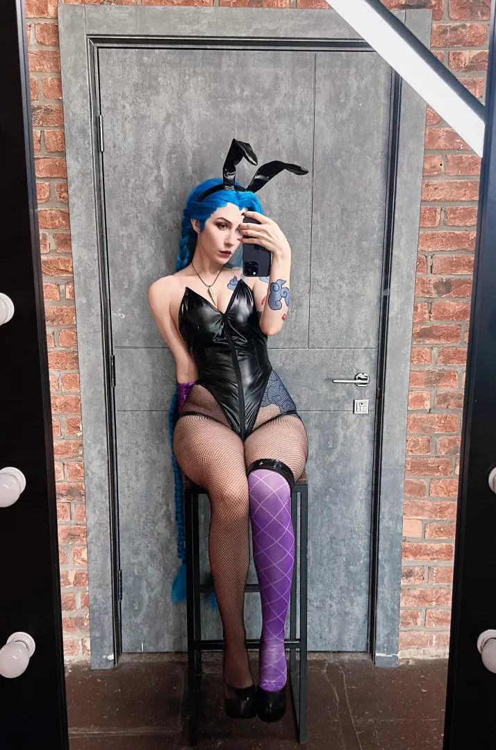 Jinx cosplay by (Miakanayuri) posted by Miakanayuri