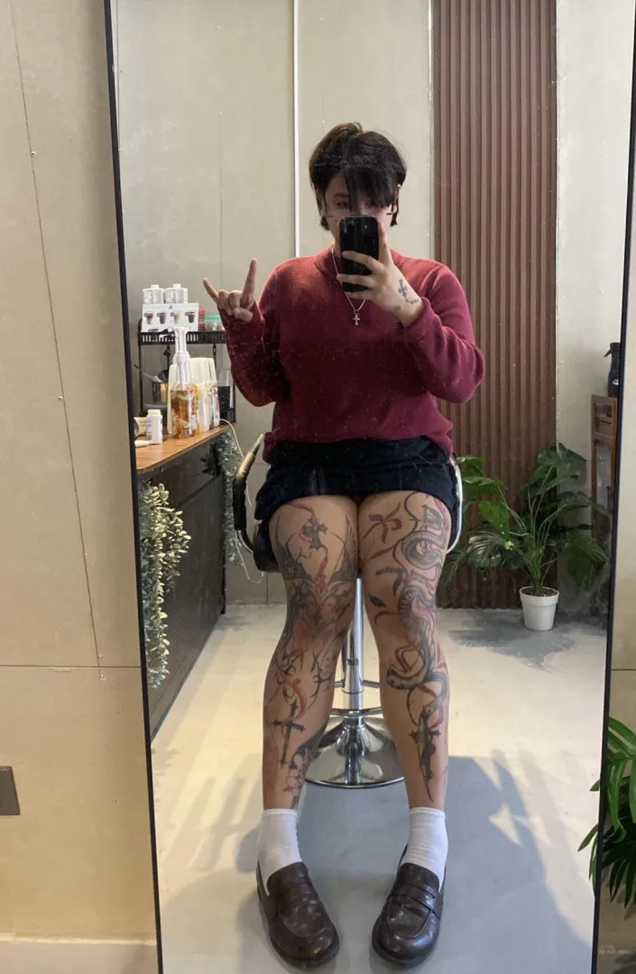 jo and her studio (maiden's ink) is now open!  posted by joloisnottrans