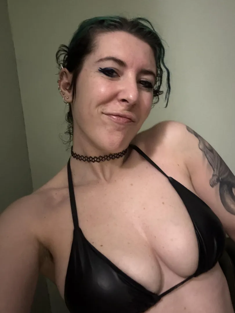 Juicy goth posted by sirenskiss3