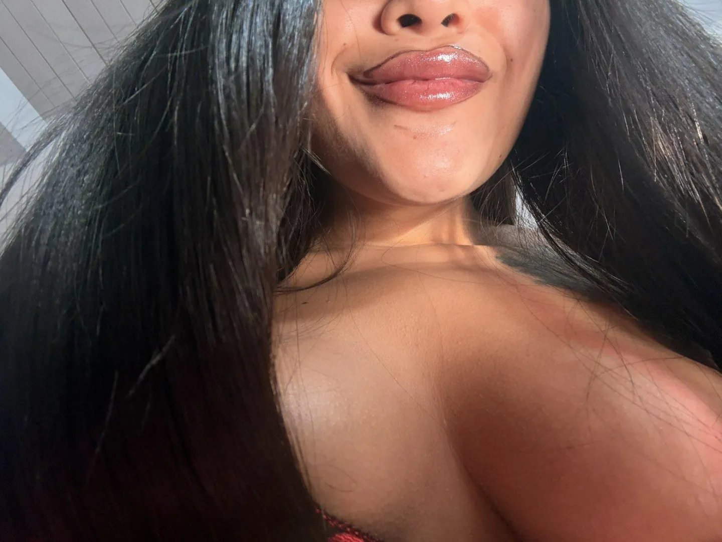 Juicy lips for you posted by glez333