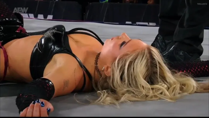 Julia Hart unconscious by SpunkFunkJunk