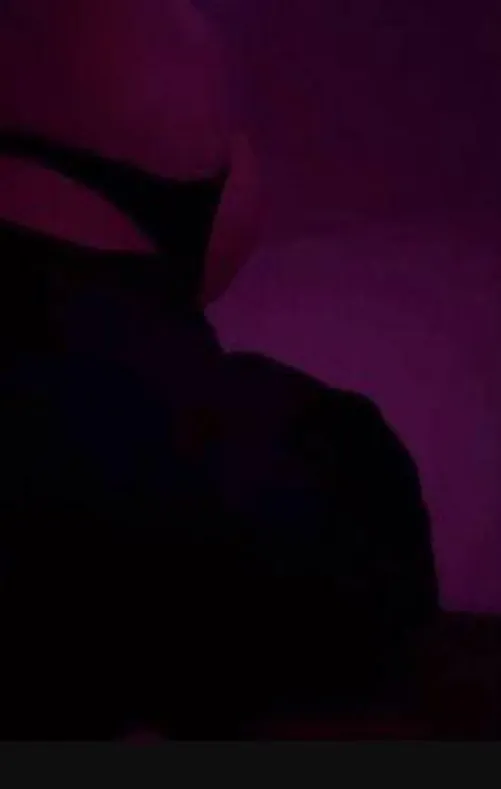 Juliette 19ans je m’ennuie le soir venez me parler  by julietteloveyou