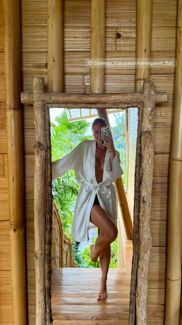 Jullietta Koek posted by Comfort_Curve250