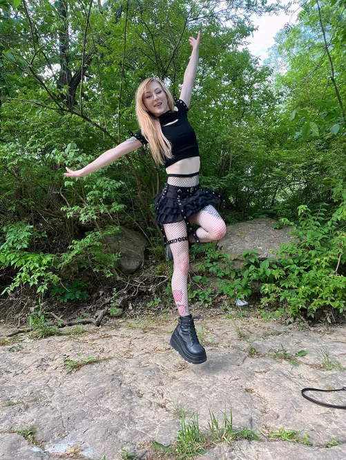 Jumping for joy.. ;) by blightbrat