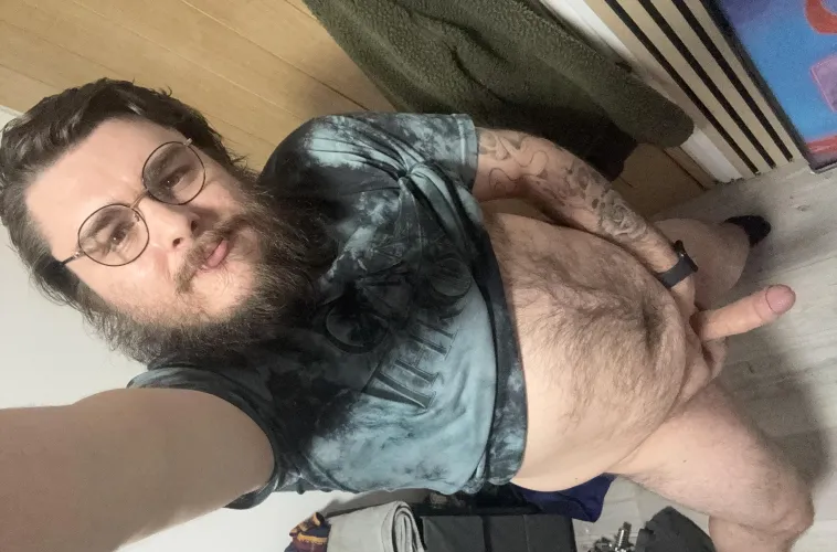 Just a big hairy guy looking for a thicc lady by TheMVP94