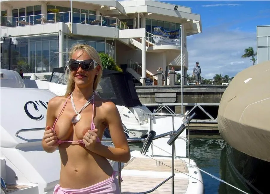 Just a Blonde hanging Out posted by Grillandia