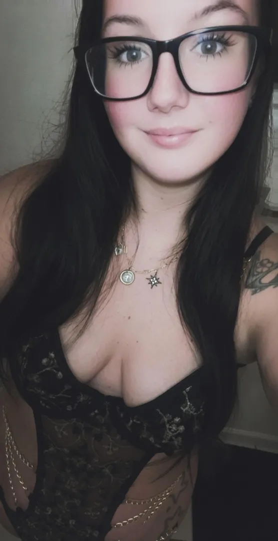 Just a bored and horny milf on a Friday night posted by rita_marie23