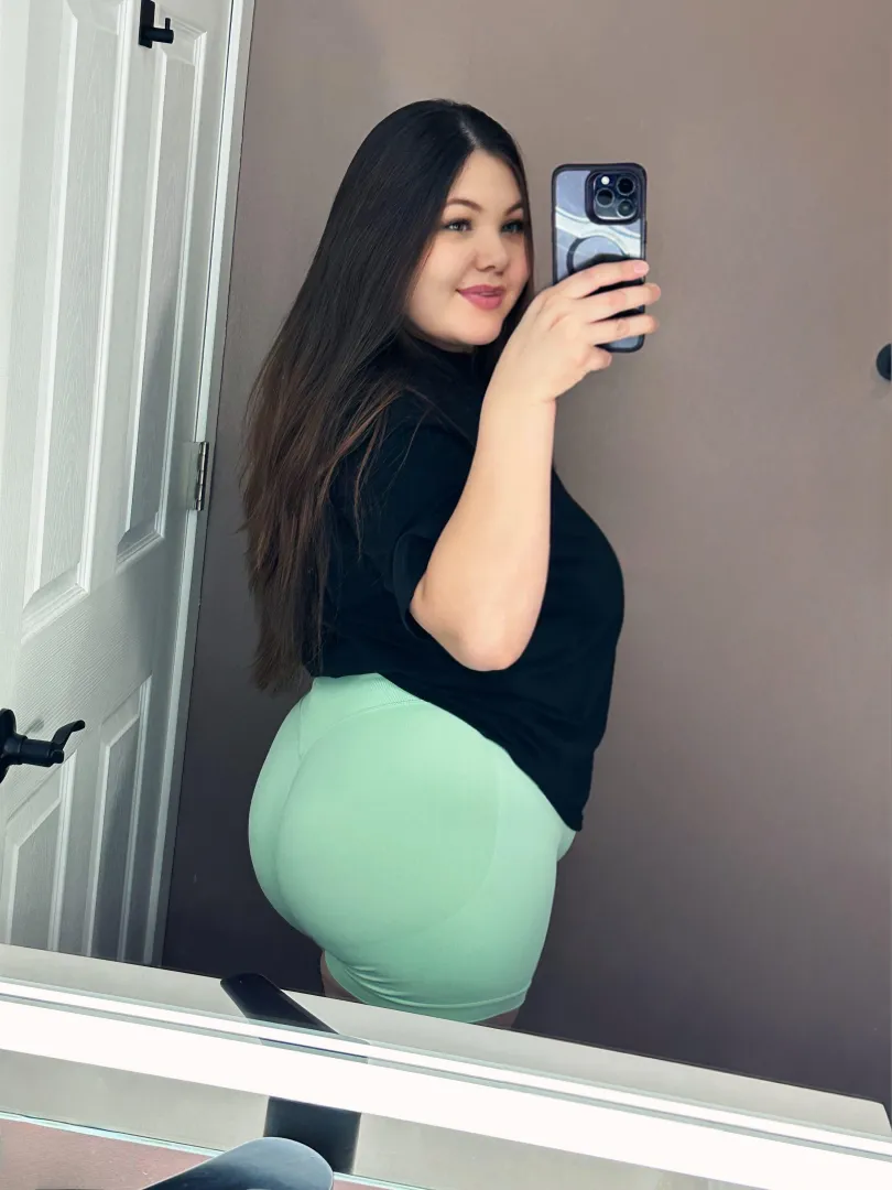 Just a cheeky little knowing it’s the weekend ❤️ posted by lovelycreamchrissie