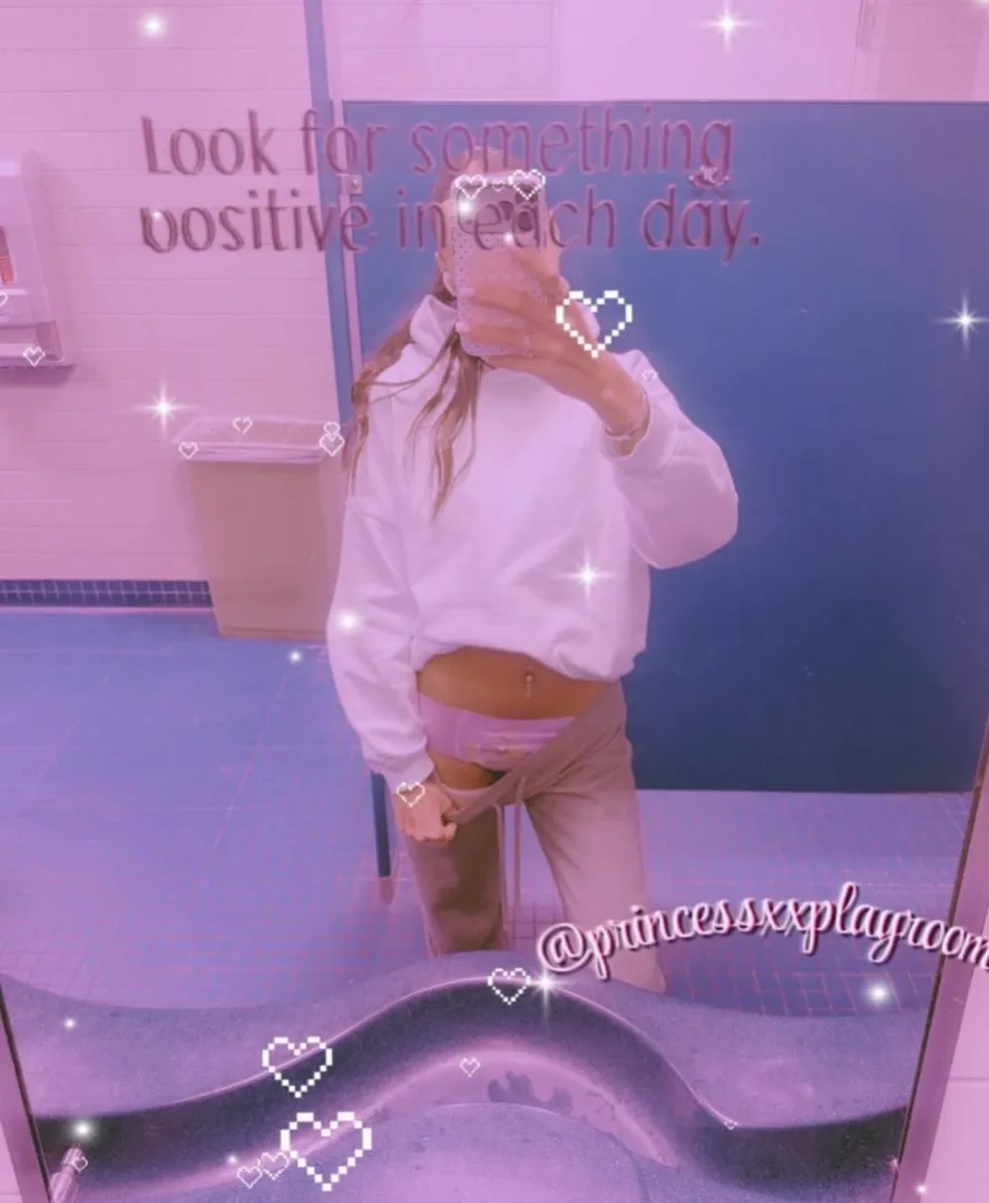 just a college girl who loves her minnie pullies posted by AssumptionOwn1825