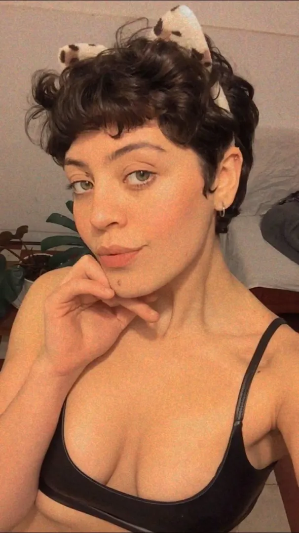 just a curious kitty posted by Noodlekinss