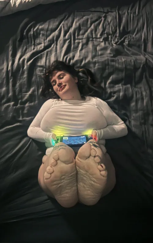 Just a girl workin’ hard to pay Tom Nook by submisos