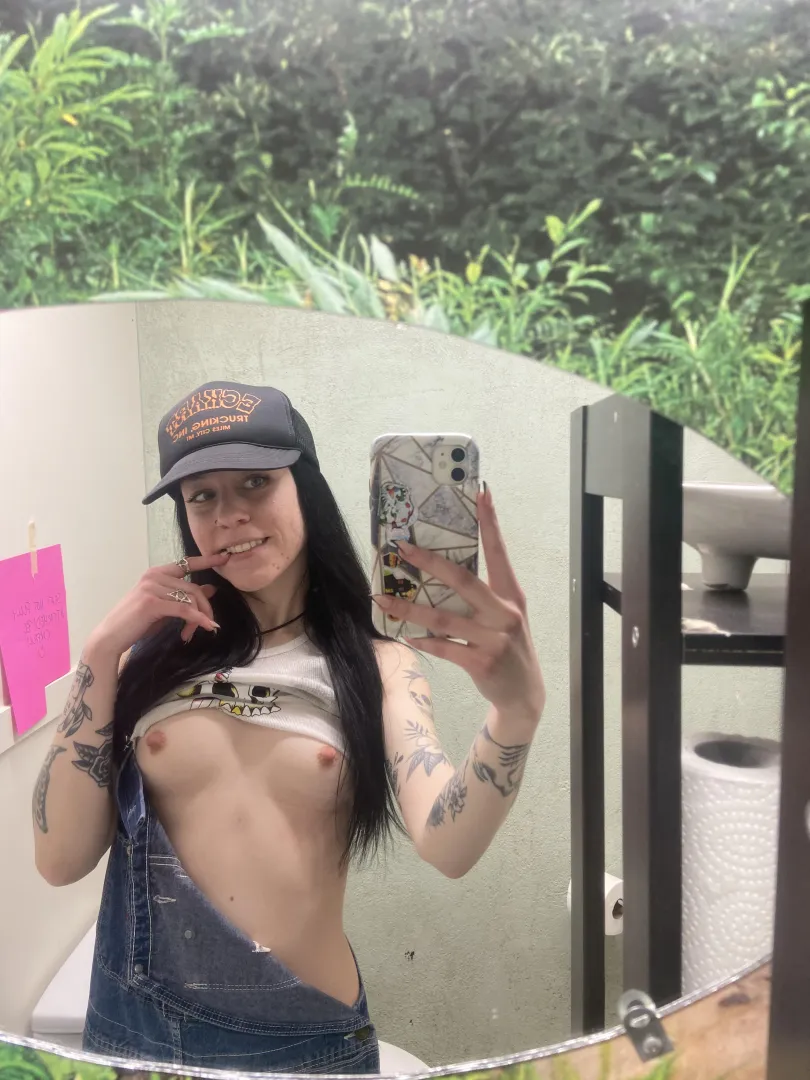 Just a lil bathroom selfie :-) posted by lilybgirl