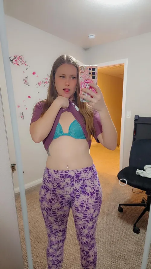 Just a little tease before bedtime.  by Cissnei_