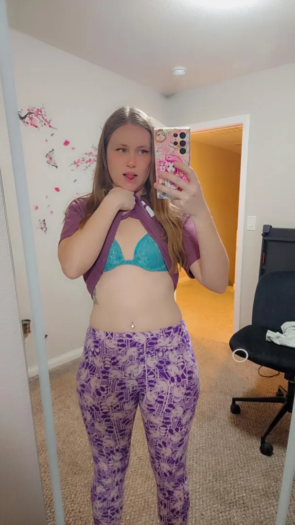 Just a little tease before bedtime.  posted by Cissnei_