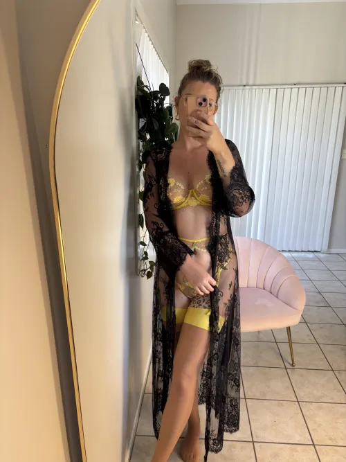 Just a peek… by Scarlett_Thorne