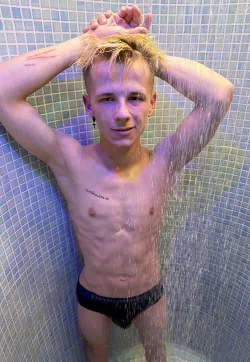 Just a petite guy with smooth pits by WildRoseCinder